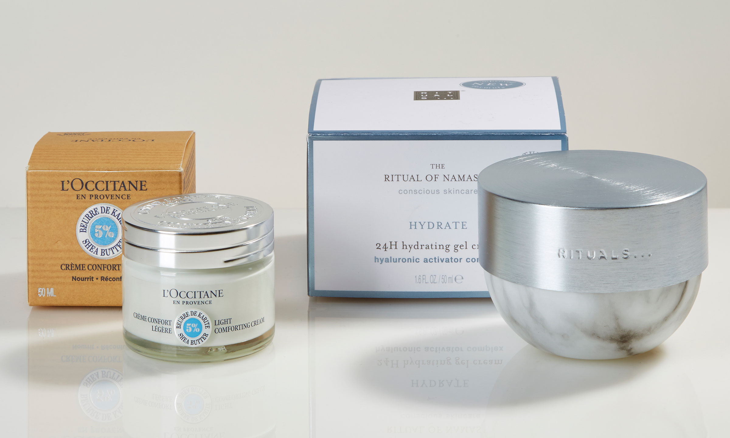 L'emballage d'un pot de crème Rituals, trois fois plus gros que celui de d'une crème L’Occitane, pour la même quantité.